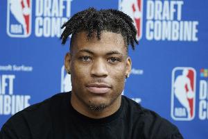 鲁媒：山东男篮新外援约翰逊已抵达中国香港 然后转机到济南