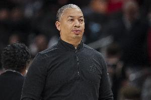 昨日是快船半场领先20分&最大领先25分首败 此前分别108-0 276-0