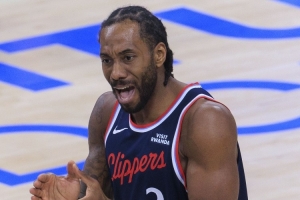 一点水不敢划！伦纳德15中8拿下28分5板2助1断 次节独得15分