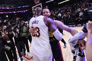 Spears：休赛期肯定会有强援加入勇士的 无论是字母哥或者詹姆斯