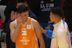 压力太大了！在胡明轩15中13的强势表现下 于米提加赛前八投全丢