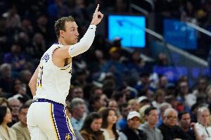 可以多出手！肯纳德近两战场均贡献13.5分4.5板 真实命中率77%