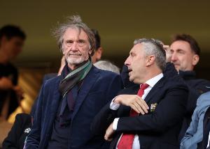 曼晚：英力士像在用季票涨价来填补决策失误的损失，球迷并不买账