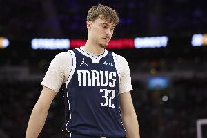 弗拉格首发30分钟 17中7拿到17分8板6助2断3帽 出现4失误