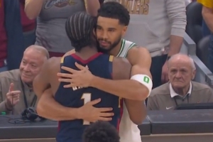 稍占上风！哈登生涯和塔图姆交手战绩来到16胜12负 季后赛7胜5负