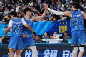 赵睿：我和曾凡博、周琦伤病较多 需要时间与麦基和队伍磨合