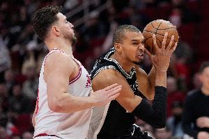 媒体人谈马刺赢球：天赋也能像历史车轮 隆隆碾过把火箭碾个稀碎