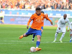 体坛：泰山三球烙“铁”喜迎及时雨 目光瞄准3.14京鲁大战