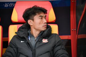 足球报：郑智首战用兵颇为大胆，队中广东元素不少举贤不避亲