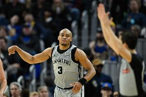 火力差距！马刺替补席射进12记三分 火箭全队仅有8个