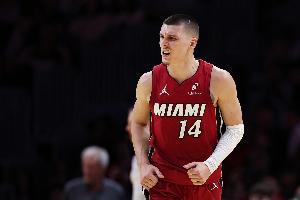 第三节仨三分打卡了！希罗16中8&三分8中4砍下25分6板3助