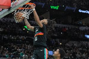 卡斯尔：最近15-20场马刺打出了最佳篮球 每场比赛我们都有机会赢