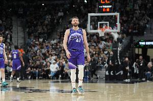 老将尚能一战！乐福替补15分钟 三分3投全中贡献12分8篮板