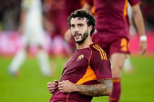 记者：埃尔莫索本周一参加罗马全队合练，苏莱开始回训练场训练