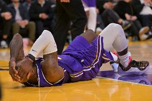 考辛斯：詹姆斯都得关节炎了 这可真是老年人才会有的毛病