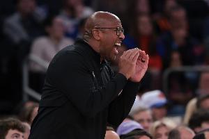 迈克·布朗：满意我们下半场的拼劲 但我们失误给了对手太多机会