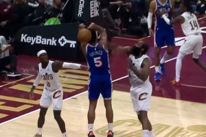 防守也卖力！哈登外线跟防 起飞大帽格莱姆斯