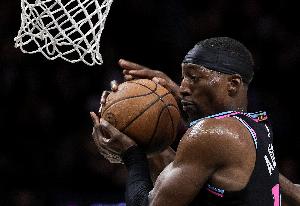 波津：谁能想到阿德巴约83分？反正我是没想到 只是这太疯狂了