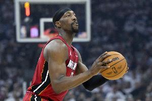 解说：任何人只要站在阿德巴约同一立场都会猛刷 这也要实力运气