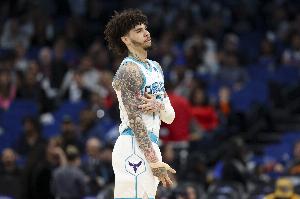 好在是赢了！三球出战22分钟&末节6犯离场 16中6拿14分4助