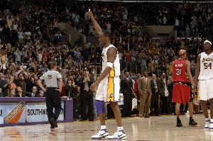 童年种下的种子！科比当年上演81分神迹时 阿德巴约才8岁