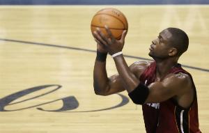 阿里纳斯：韦德每个休赛期都能学到新的东西 这就是赢家该做的