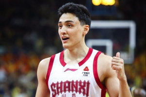 活力十足！于米提5中4拿到11分7板 正负值+13