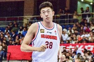 合计8中1！王少杰4中0拿4分4板 杜润旺4中1拿3分2板