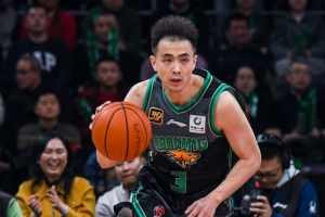 球队大脑！赵继伟替补6中4&罚球7中7砍球队第二高17分 另送9助攻