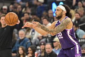 尴尬！德文·卡特抢断反击一条龙 面对空篮扣飞了