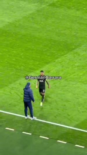 建议换人？罗梅罗赛中到场边和图多尔耳语几句，随后金斯基被换下