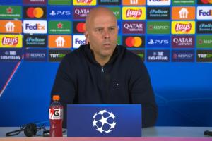 斯洛特：维尔茨错失了几乎空门的机会，裁判的判罚令人感到沮丧