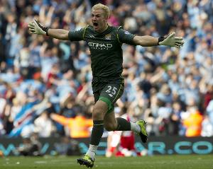 乔·哈特：多纳鲁马全速出击认为自己在禁区外，他本应用手扑球