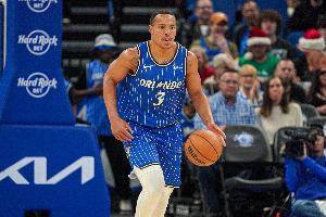 横冲直撞！贝恩首节各种冲筐 出战9分钟&5中4拿到8分2板2助