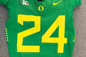 科比外甥杰特·华盛顿大学改穿24号球衣！是26届橄榄球五星高中生