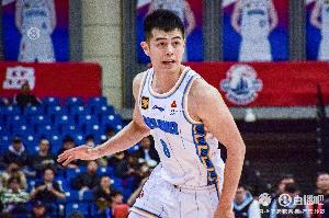 方硕：麦基的策应能力还未完成展现 还得继续磨合让他特点最大化