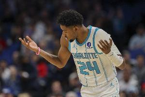 布兰登·米勒单赛季连续44场投进三分 超“大胡子”成黄蜂队史第1