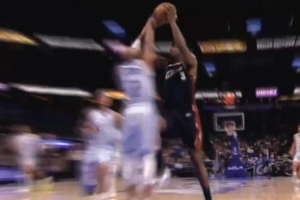 精准制导！哈登长传输送炮弹 托布接球冲击打成2+1