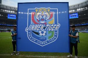 记者：远征深圳客场500名额秒光，还不算购买主队球票津门虎球迷