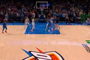 连续127场的稳定中投！亚历山大关键球中距离稳稳命中取得领先