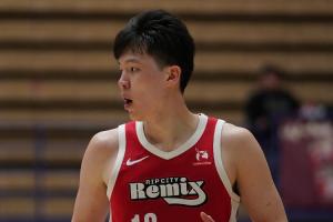 全是拼出来的机会~杨瀚森全场被严防 得到16分13板&7前板2助1帽