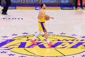 以70+%真实命中率砍50+场次：登库乔前三 东契奇8场第8