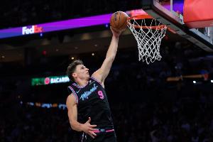 频频杀伤！拉松半场4中3砍全队最高13分加3板4助 罚球6中6