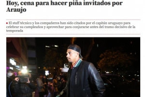 已成第一队长！阿劳霍组织巴萨全队聚餐，庆生+增强团队凝聚力