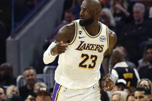 做出牺牲！本赛季当詹姆斯出手数不在湖人前二时 球队8胜3负