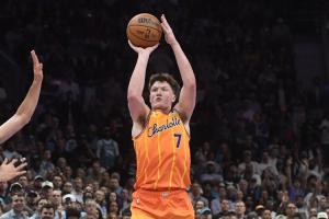 克尼佩尔轰233记三分领先次席31记 要成首位夺联盟三分王的新秀？