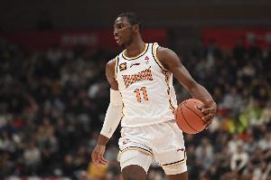 予取予求！迪亚洛半场三分4中3砍18分5篮板 不过罚球9罚仅3中