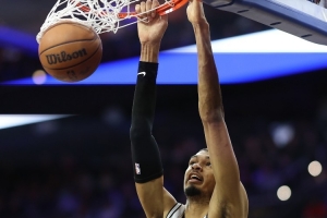 帕里什谈文班：照现在这样发展 他会成迫使联盟改规则的球员之一