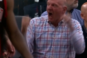 老板看嗨了！巴图姆鬼手抢断速上球 马瑟林弹射起步双手挂筐重扣