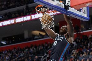 轻松两双到手！杜伦出战28分钟 15中12砍下30分13板2帽&7前场板